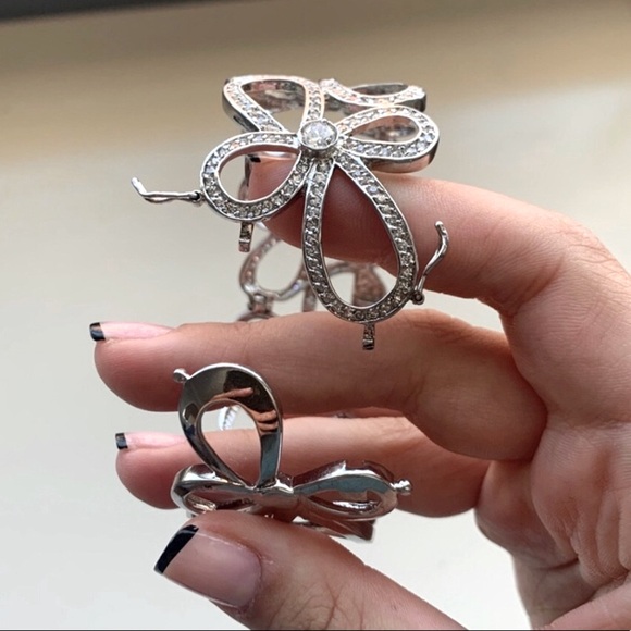 Silver faux diamond flowers floral wide bangle bracelet - Picture 2 of 6